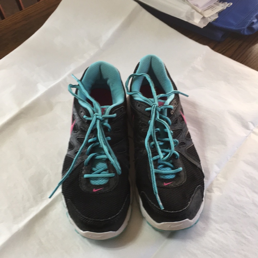 Nike Running shoe 8.5 Blk w/ Pink & Turquoise